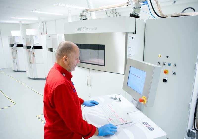 Commercial additive manufacturing